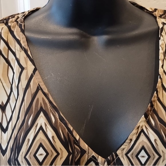 Unique Women's Short Sleeve Blouse Elastic Waist Brown/Black Size L. - Picture 3 of 9